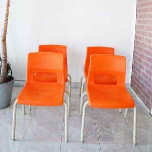 VR Orange school chair